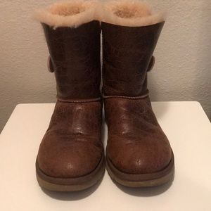 UGG W Bailey Button Krinkle Boots in size 7.